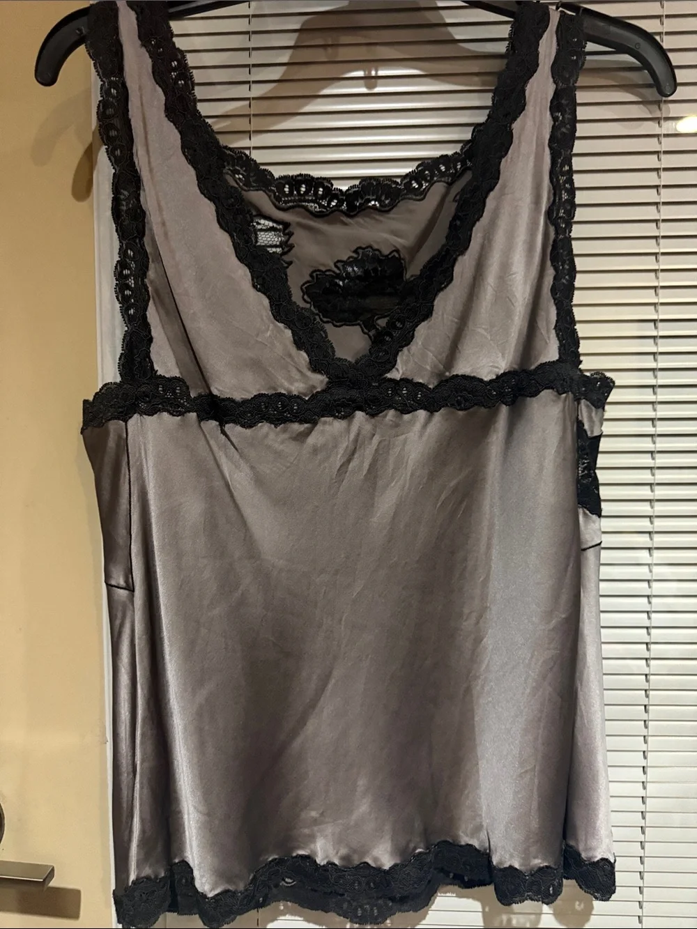 Laundry By Shelli Segal satin camisole